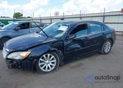 2013 Chrysler 200 Touring z USA, uszkodzony, nr VIN 1C3CCBBG1DN678635